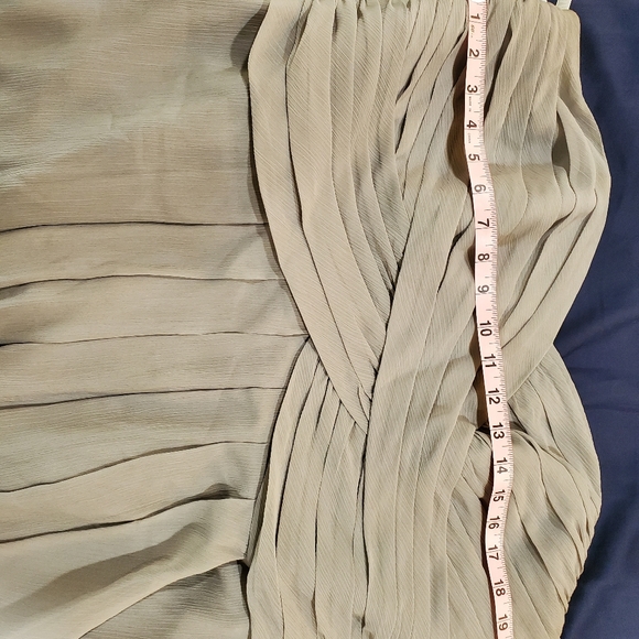 Flattering Sweetheart Neckline Grey Dress - Picture 2 of 5